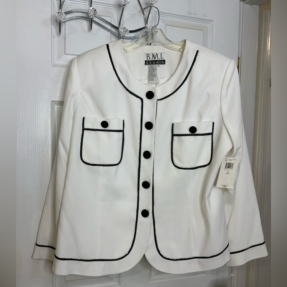 NWT White Women’s Suit Jacket by B.M.I. Studio